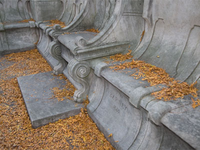 Autumn is good for colorful pictures and that`s about it.