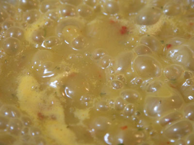 Boil over medium heat, photographing occasionally.