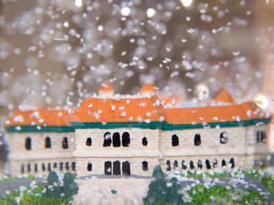 It`s snowing on the Dayton Art Institute.