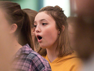 Sweetly singing o`er the plains.