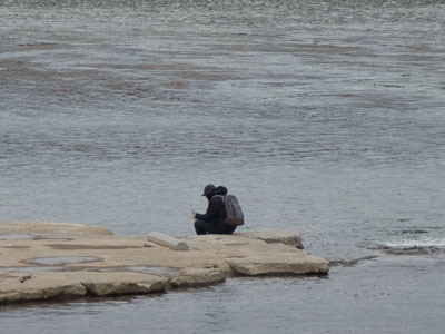 Sittin` on the dock of the bay, watchin` the tide roll away. OTIS REDDING