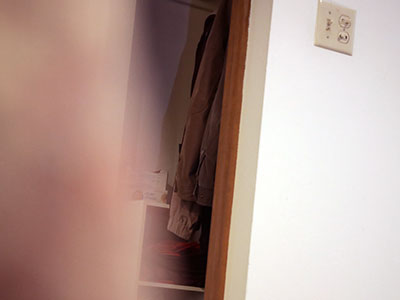 I also found out (accidentally) that I can push a button on the flash and this triggers the camera to take a picture.