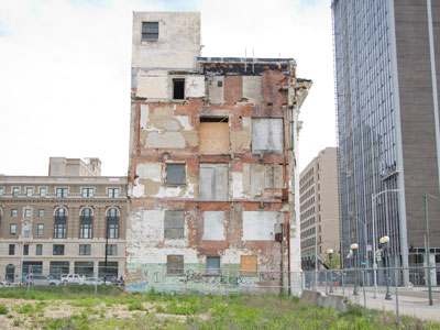 However, this grass and building are still unchanged.
