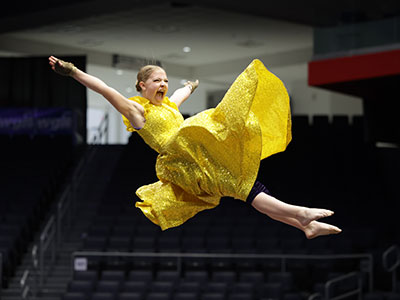 I was taken by surprise when this performer went flying, but my Canon autofocus had her the whole way.