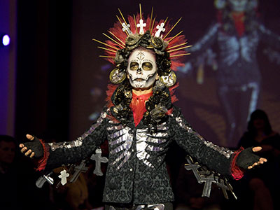 With a ribbon cutting in the morning and fashion show in the evening, I couldn`t go to Dia de los Muertos in the afternoon, but this kind of made up for it.