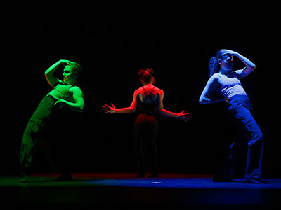 A creative collaboration between choreographer, dancers and lighting designer (well, and photographer).