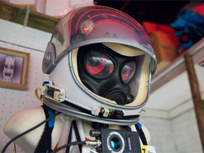 I`m wandering though artist studios at Front Street.